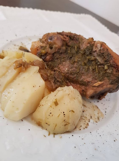 MASTELO (LAMB IN THE OVEN) WITH FRESH FRIED POTATOES