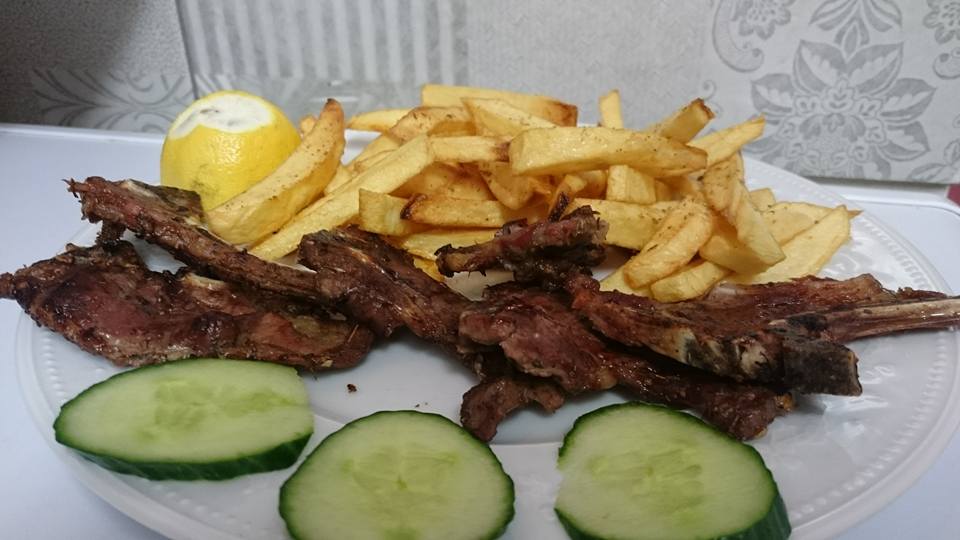 LAMB CHOPS WITH FRENCH FRIES