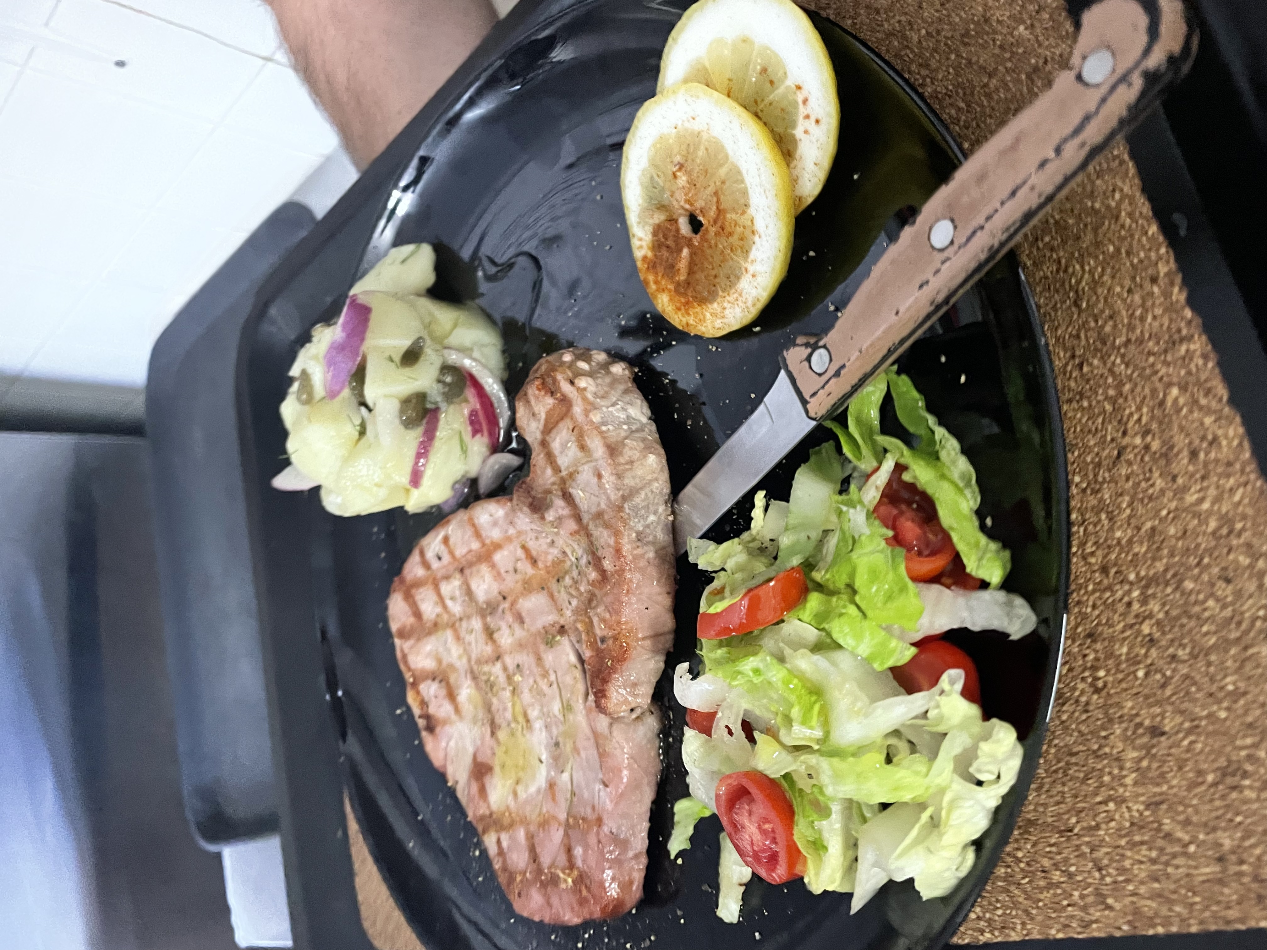 Fillet tuna with fresh potatoe salad