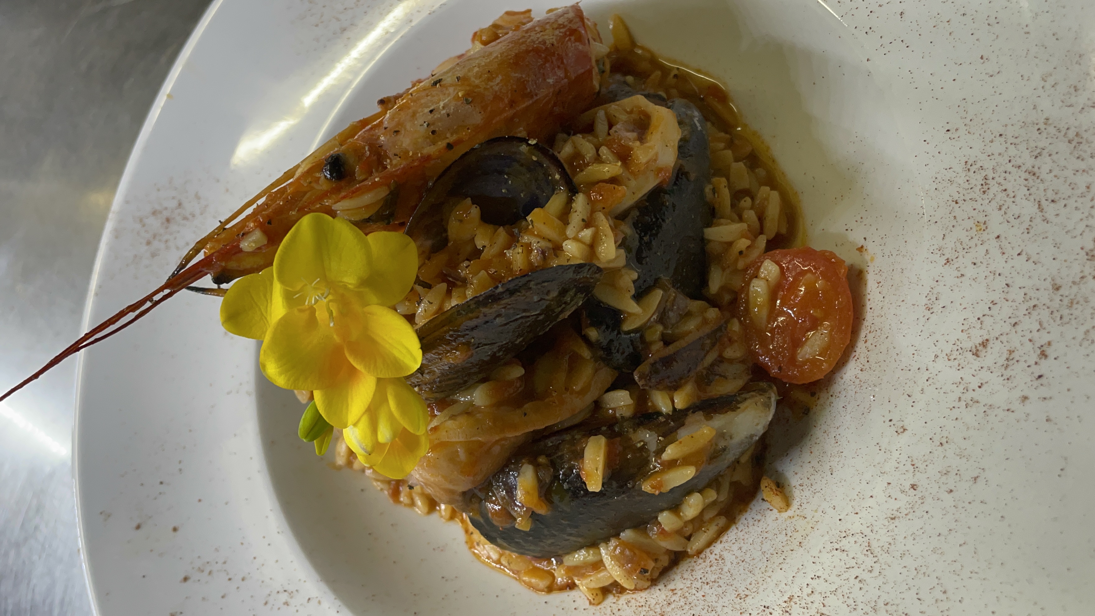 Orzo Pasta with seafood and Safran 